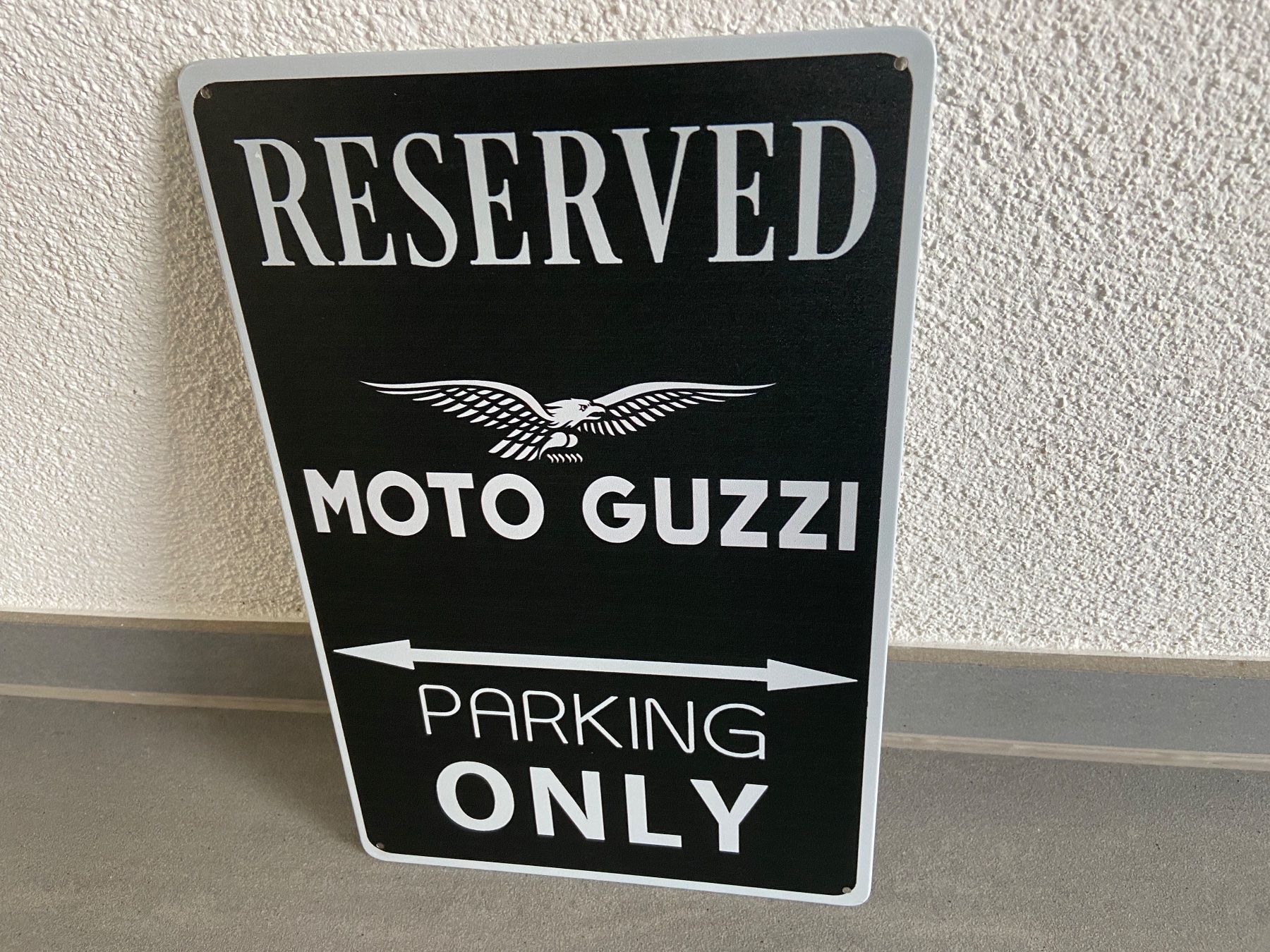 Insegne: Vintage Blechschild RESERVED MOTO GUZZI – Nuovo e nell'imballaggio originale da Seon venduto da Aaargauer01