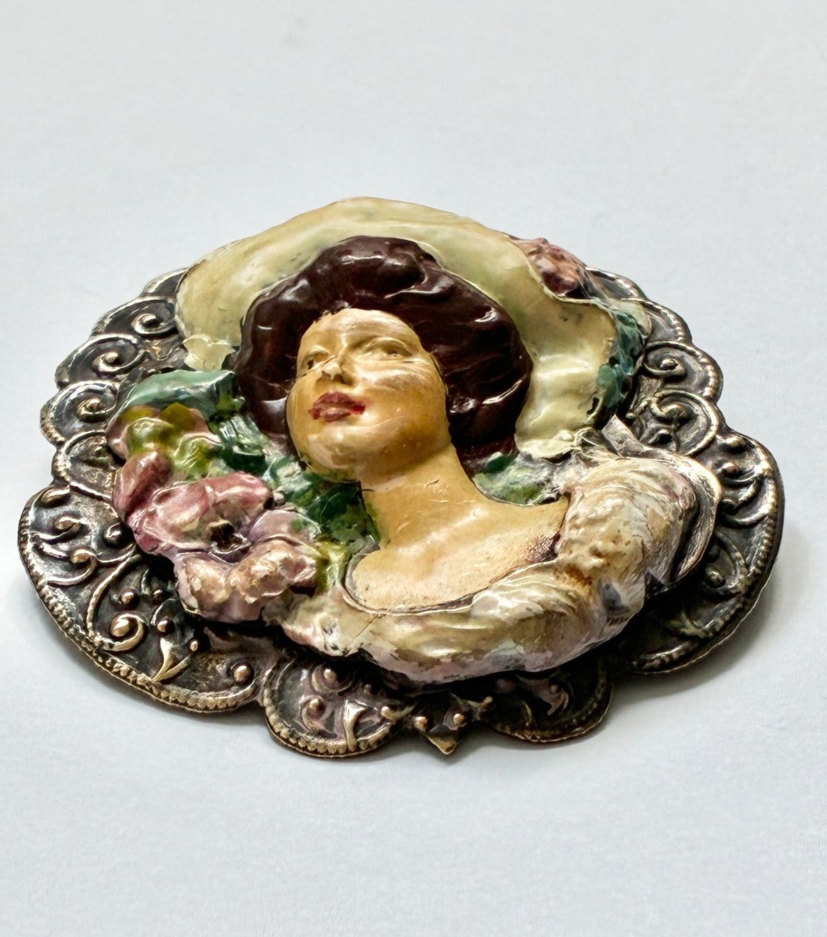 Spille & Fermagli: Antike Jugendstil Brosche mit Relief-Portrait um 1900 – Usato da Kloten venduto da Nephty 1