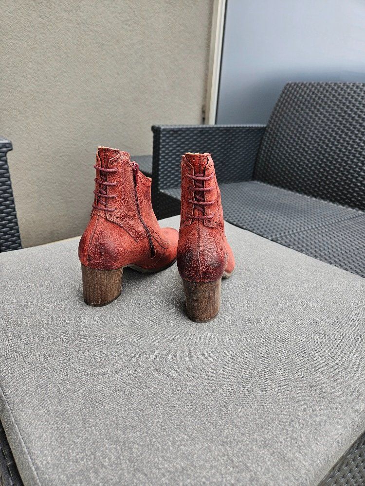 Scarpe da donna: Bottines Dkode cuir rouge- taille 37 - style vintage – Usato da Meyrin venduto da net_9cfp 2