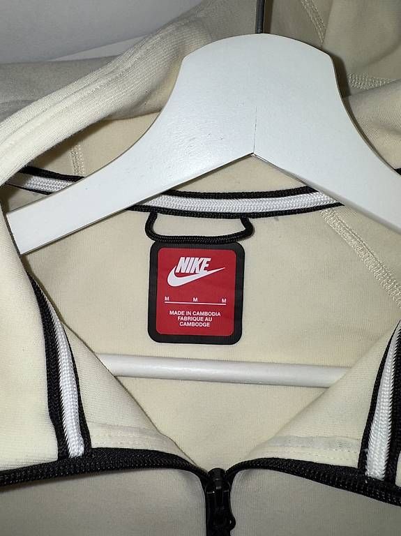 Nike Completi: Nike Sweat Jacke & Hose - creme – Nuovo (secondo la descrizione) da Stein AG venduto da lpsx3 3