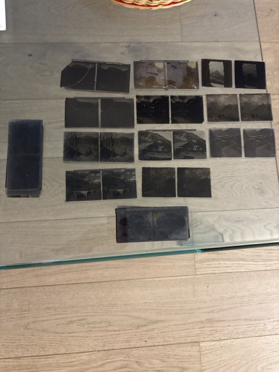 Poster & Bilder: Plaques négatives stéréoscopiques – Gebraucht aus Estavayer-le-Lac von bde_mc5x 1