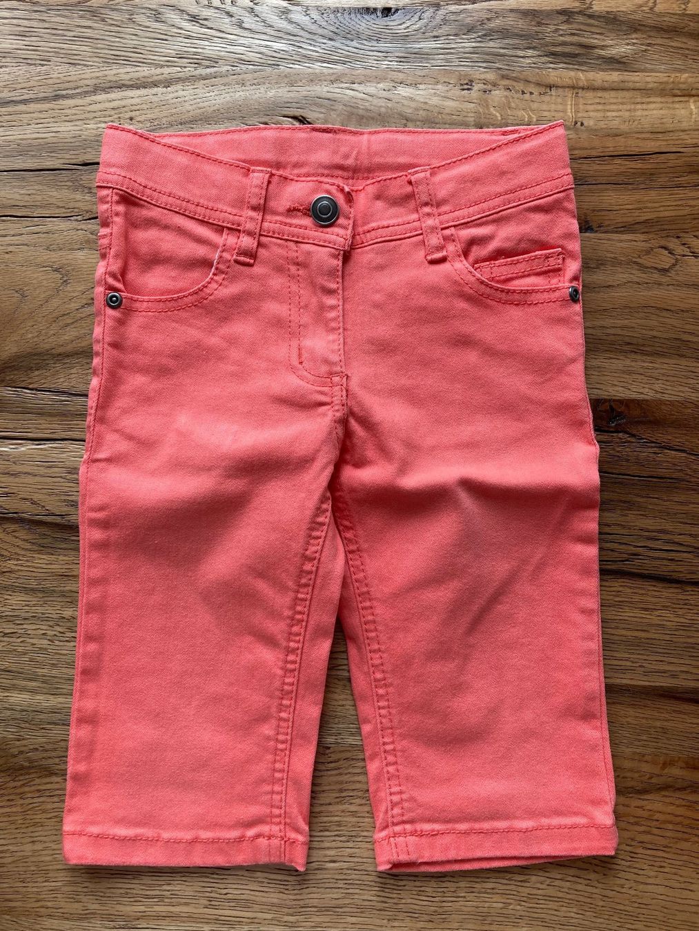 Pantaloni: Leuchtend orange Capri-Jeans, Gr. 116 – Usato da Gossau ZH venduto da Roli1
