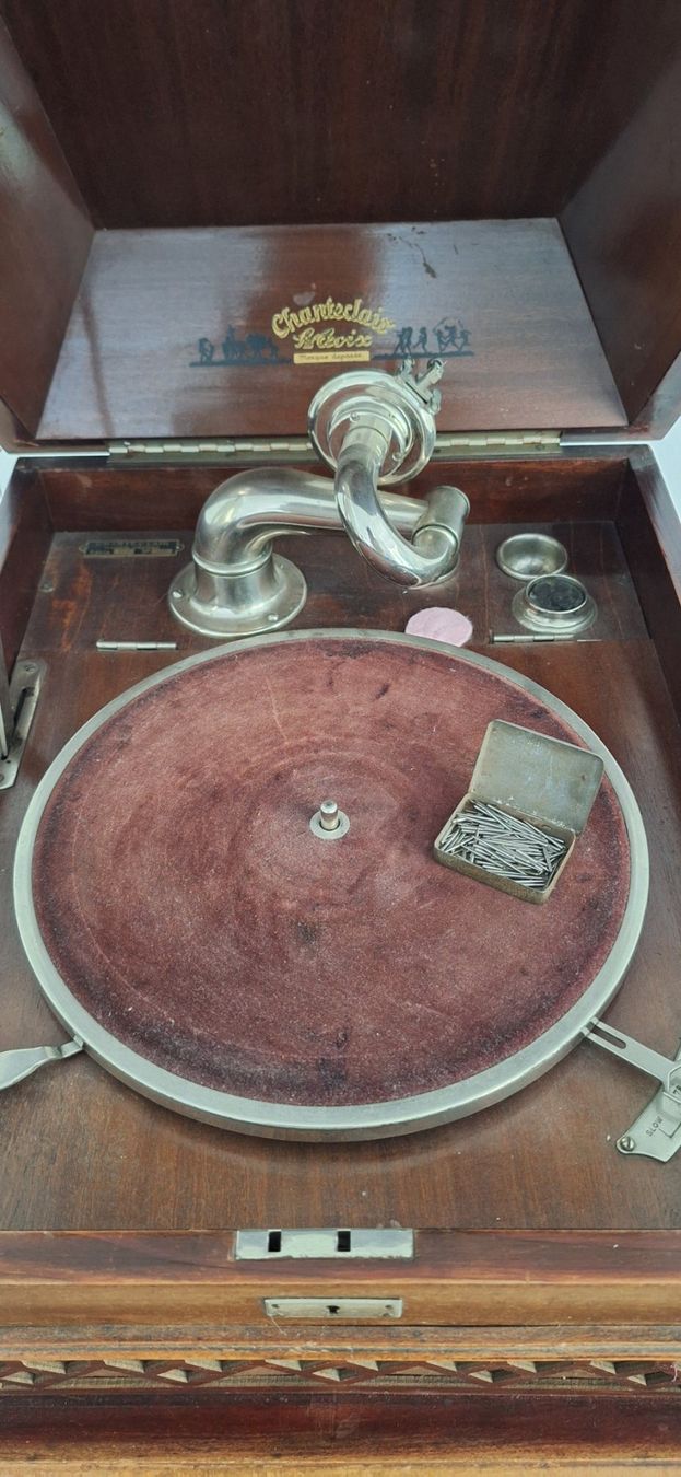 Giradischi: Gramophone ancien Chanteclair – Usato da Court venduto da Nisalaber 2