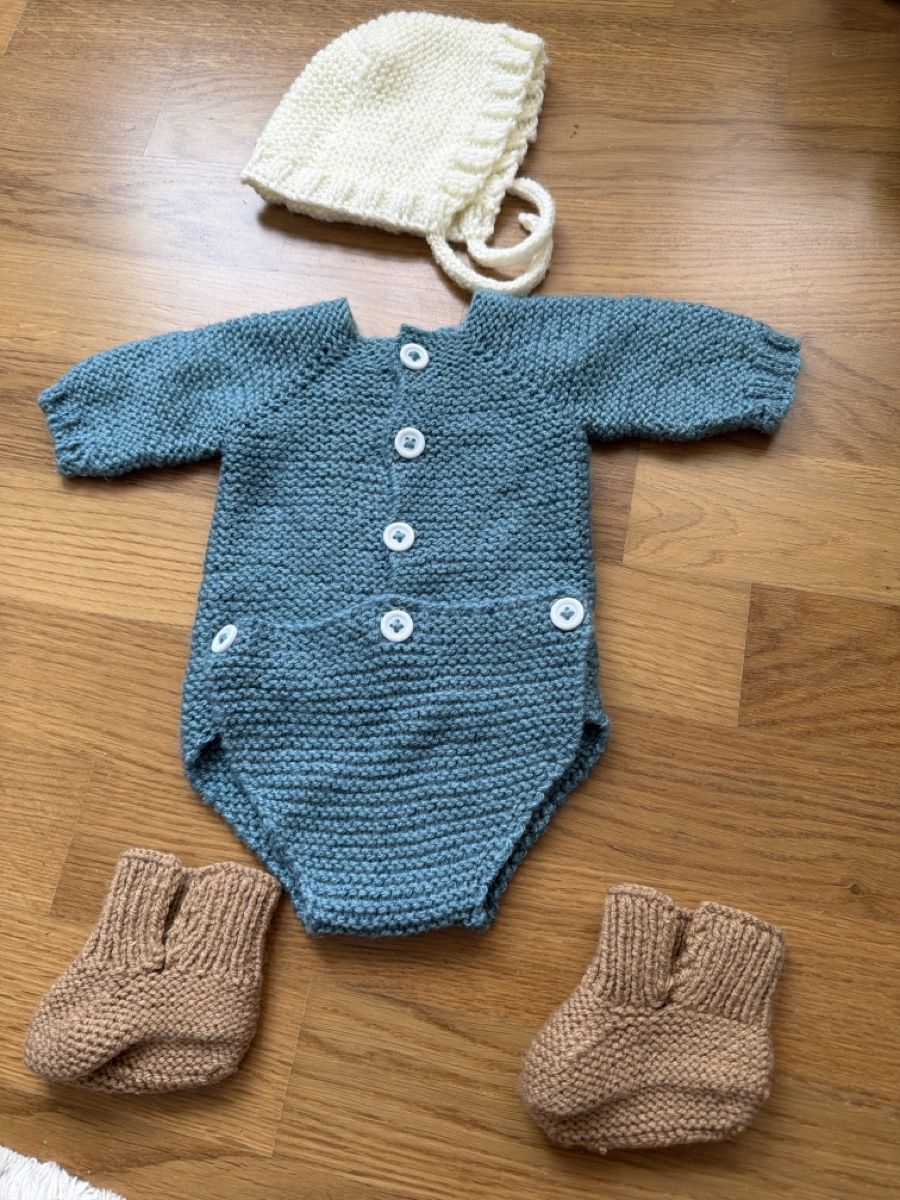 Kleiderpakete & -sets: Hand made 1-3 months winter knitting set – Gebraucht aus Zürich von ana_m6d2