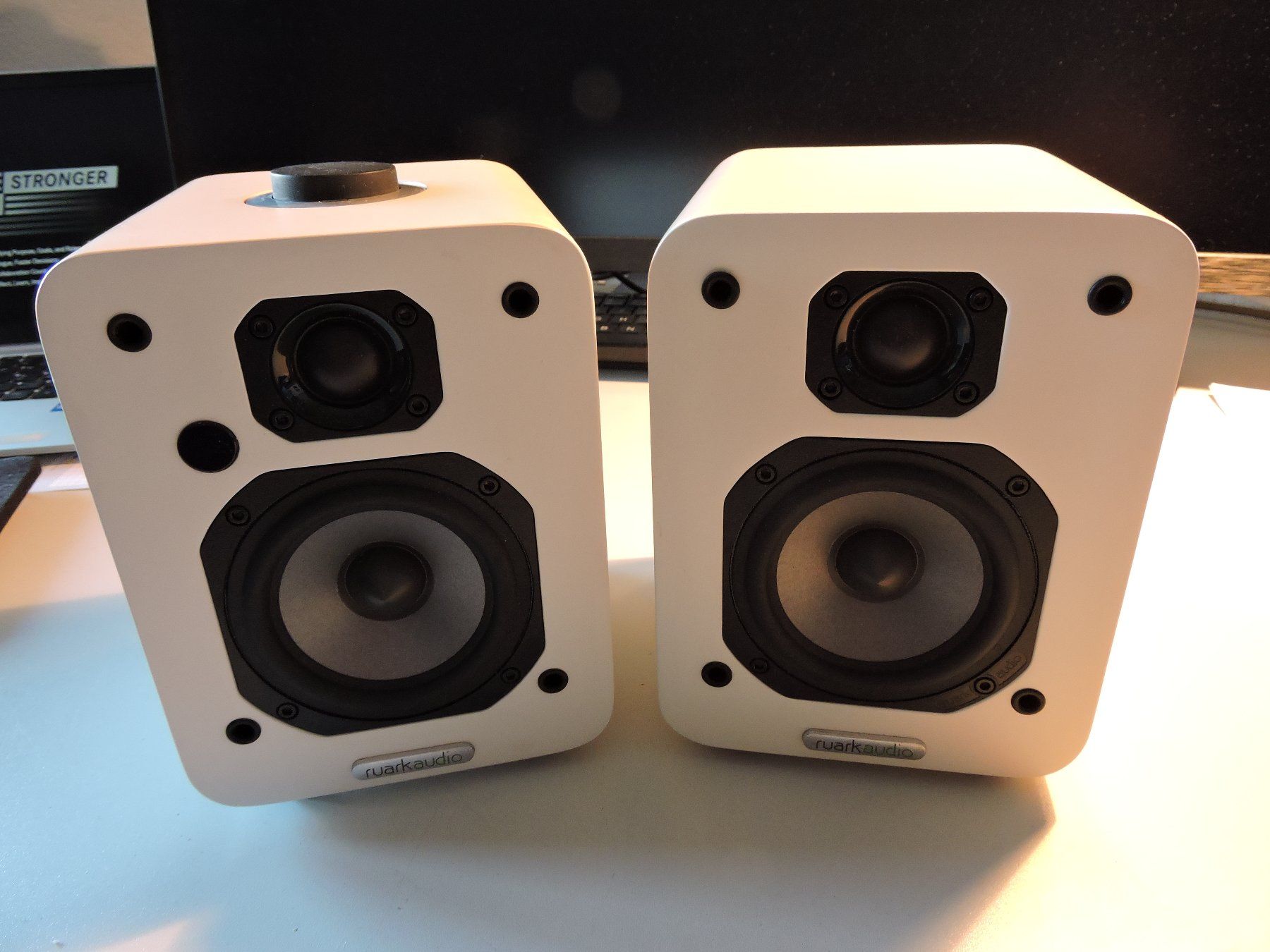 Ruark Casse acustiche: Ruark Audio MR1 Bluethooth Lautsprecherset Weiss – Usato da Hauptwil venduto da Borusse01