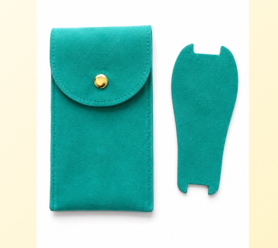 Cover & Protezioni schermo: Uhrenschutzhülle aus Flanell – Nuovo e nell'imballaggio originale da Genève venduto da inf_9cc5