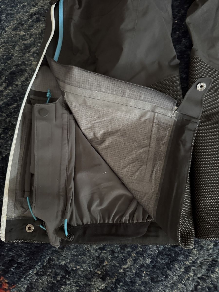 Peak Performance Pantalons: Hardshellhose Peak Performance mit Trägern neuwertig – D'occasion à Rheinfelden par Finesse66 1
