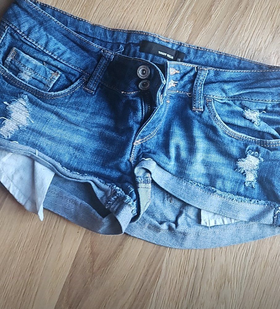 Jeans: Jeans Hot Pants – Gebraucht aus Suhr von jes_rtc9