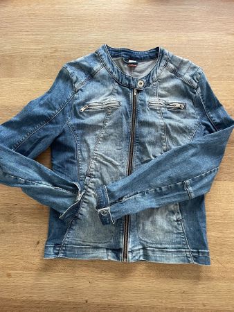 Jeansjacke Gr. 40, kaum getragen,, ideal für den Übergang!