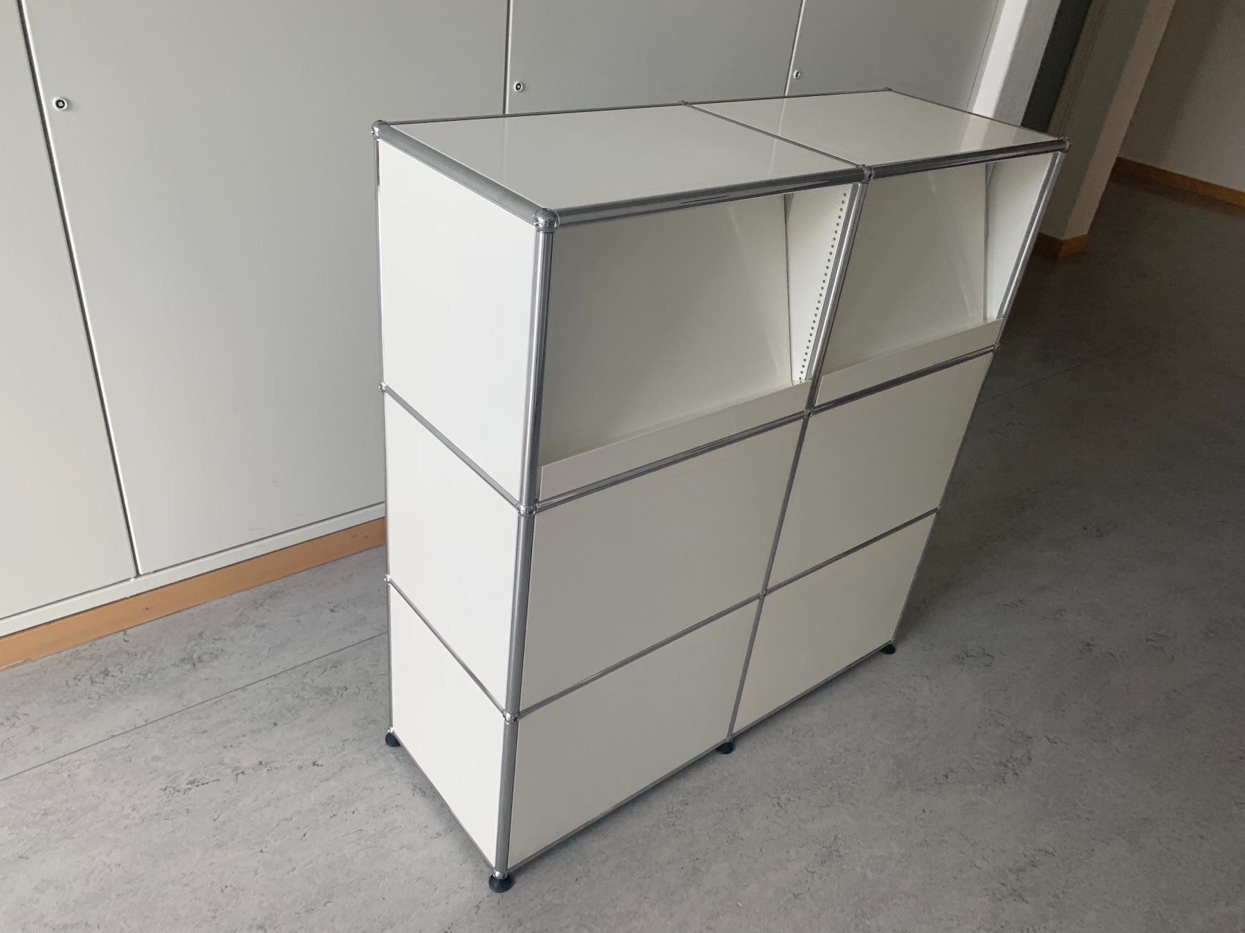 USM Scaffali: USM Emfangs pult. Weiss Lieferung Gratis – Usato da Thun venduto da Thuno6 1
