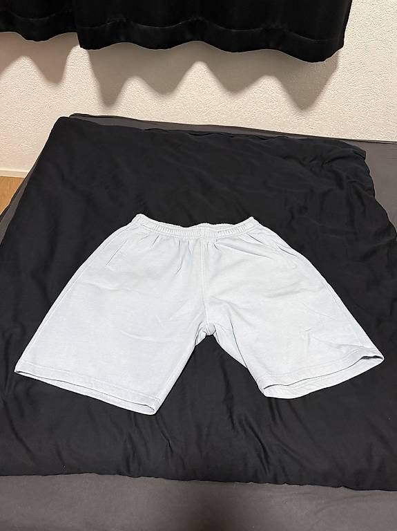 Pantaloni: Basiguy. Short Bleu Clair Taille L – Usato da Chézard-St-Martin venduto da keke_0675