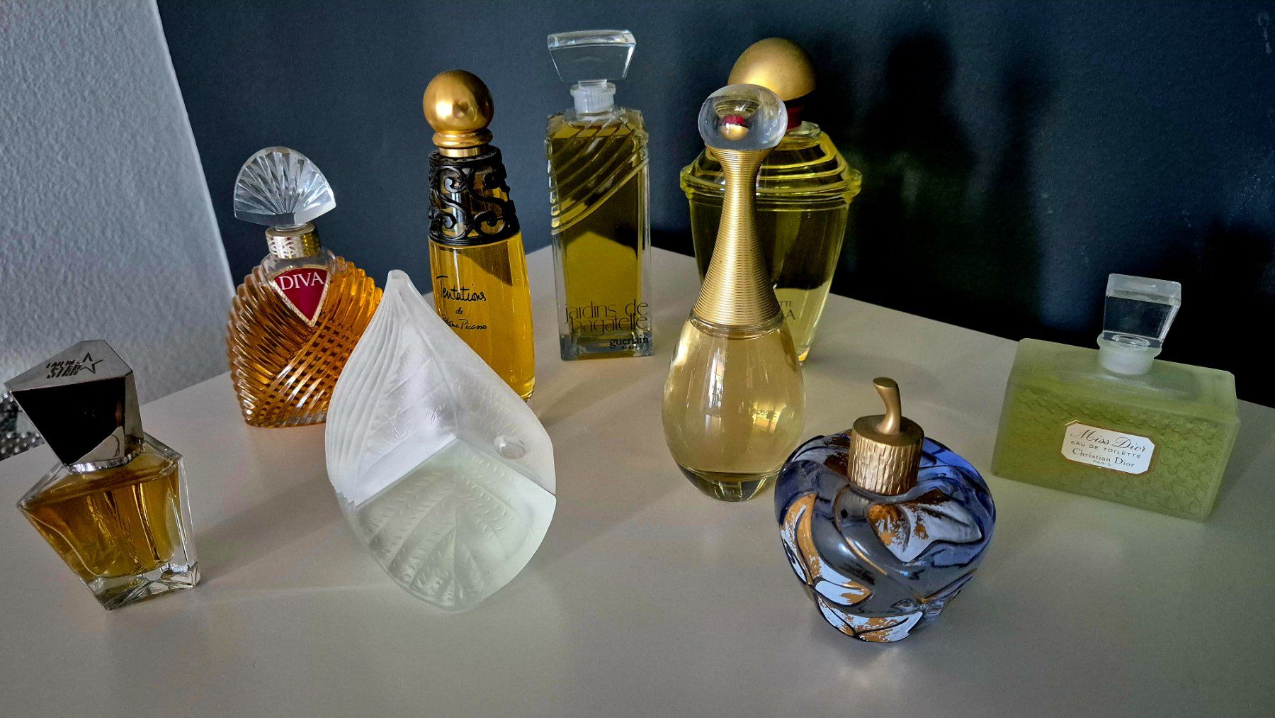 Flacons: Flacons de parfums fictifs – Gebraucht aus Neuchâtel von simbajoyce123