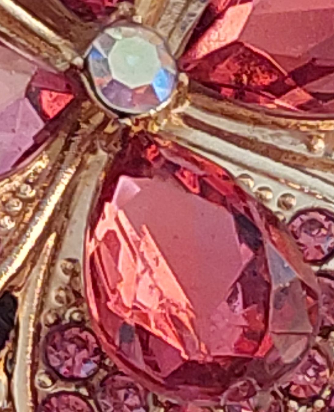 Spille & Fermagli: Brosche Kleeblatt rosa pinke Strass – Nuovo (secondo la descrizione) da Oberwil BL venduto da Hunajakakku 1