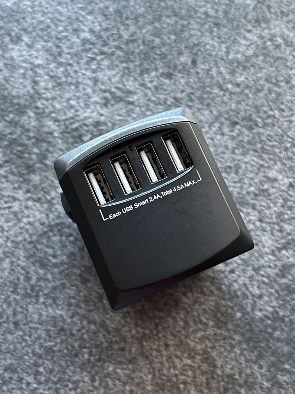 Unità & Adattatore: 65W Reiseadapter, Multinationaler Universal-Adapter, 4 USB-A – Usato da Kilchberg ZH venduto da Simple.Life 3