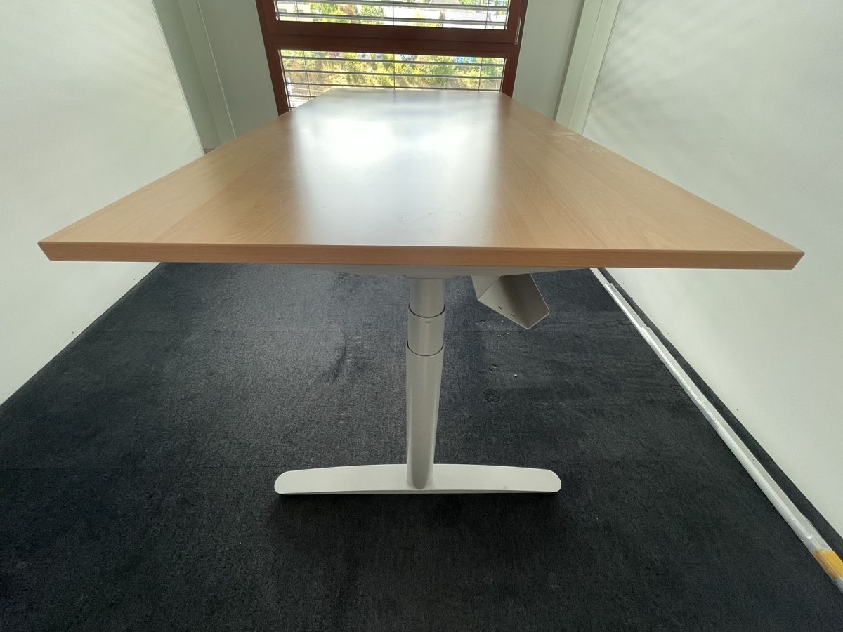 Scrivanie: Bürotisch höhenverstellbar Bucheoptik – Usato da Liestal venduto da RaFlo2207 2