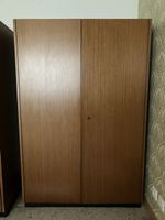 Kleiderschrank und Spiegel aus 1965
