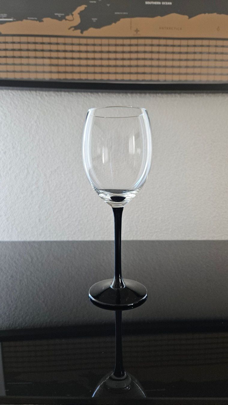 Ladenausstattungen & Messebau: Elegante Bar-Theke – Gebraucht aus Küssnacht am Rigi von  7