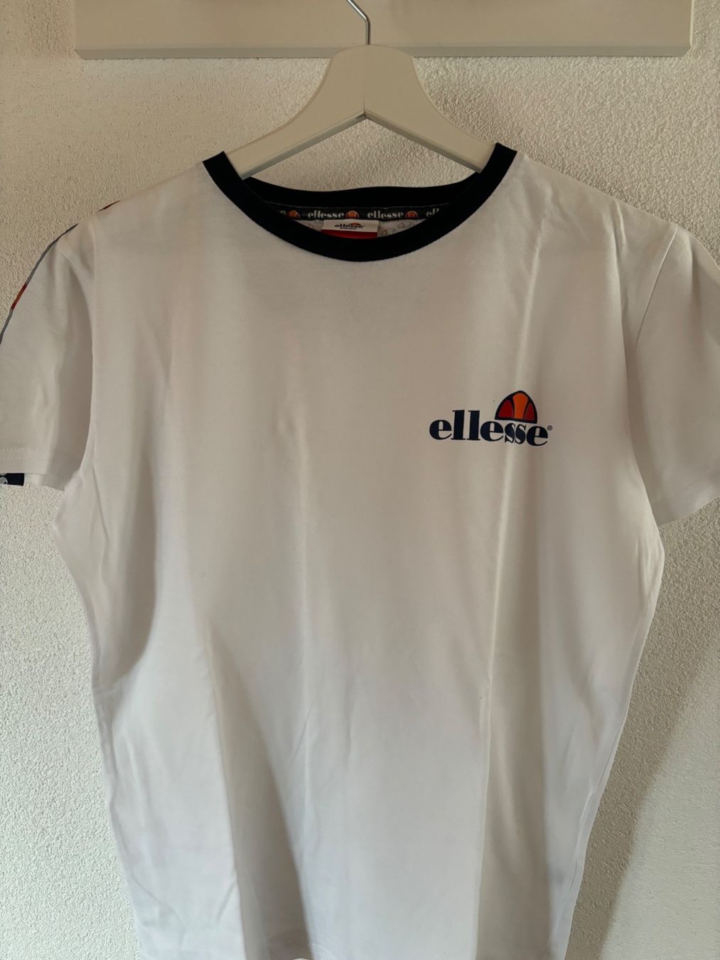 Ellesse T-shirt: T-shirt blanc – Usato da Grandvillard venduto da Elsa.Del