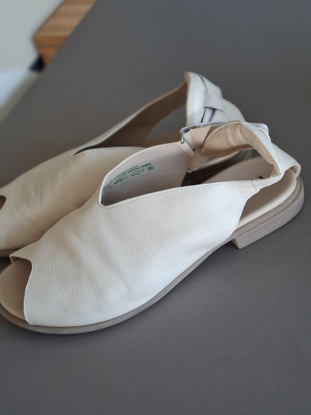 Think Scarpe da donna: Sandale Kamaa panna 43 – Nuovo (secondo la descrizione) da Biel/Bienne venduto da NinaArnes29 1