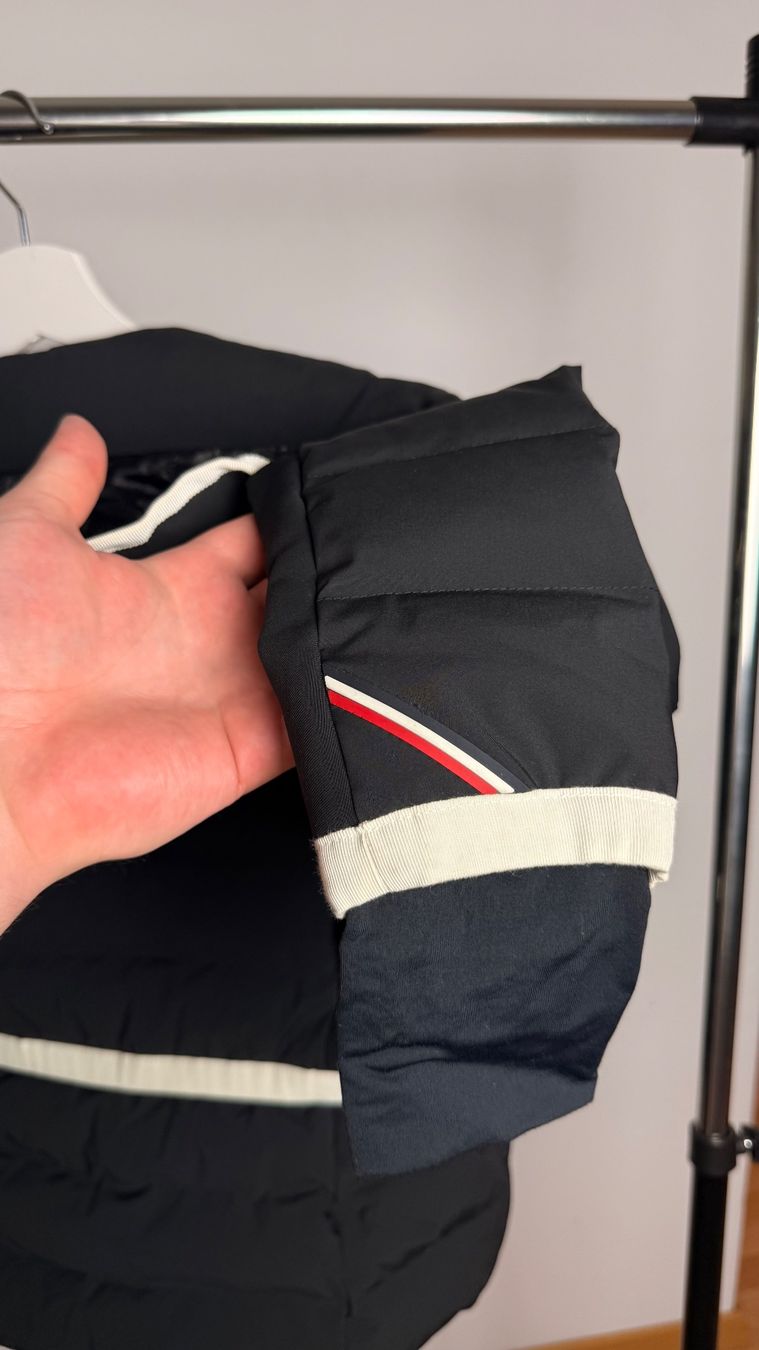 Moncler Giacche: Moncler Grenoble Lamoura – Nuovo (secondo la descrizione) da Burgdorf venduto da ime_f9f6 9