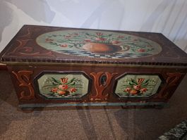 Antike Truhe bemalt Blumen dekor, 128x54x52 cm