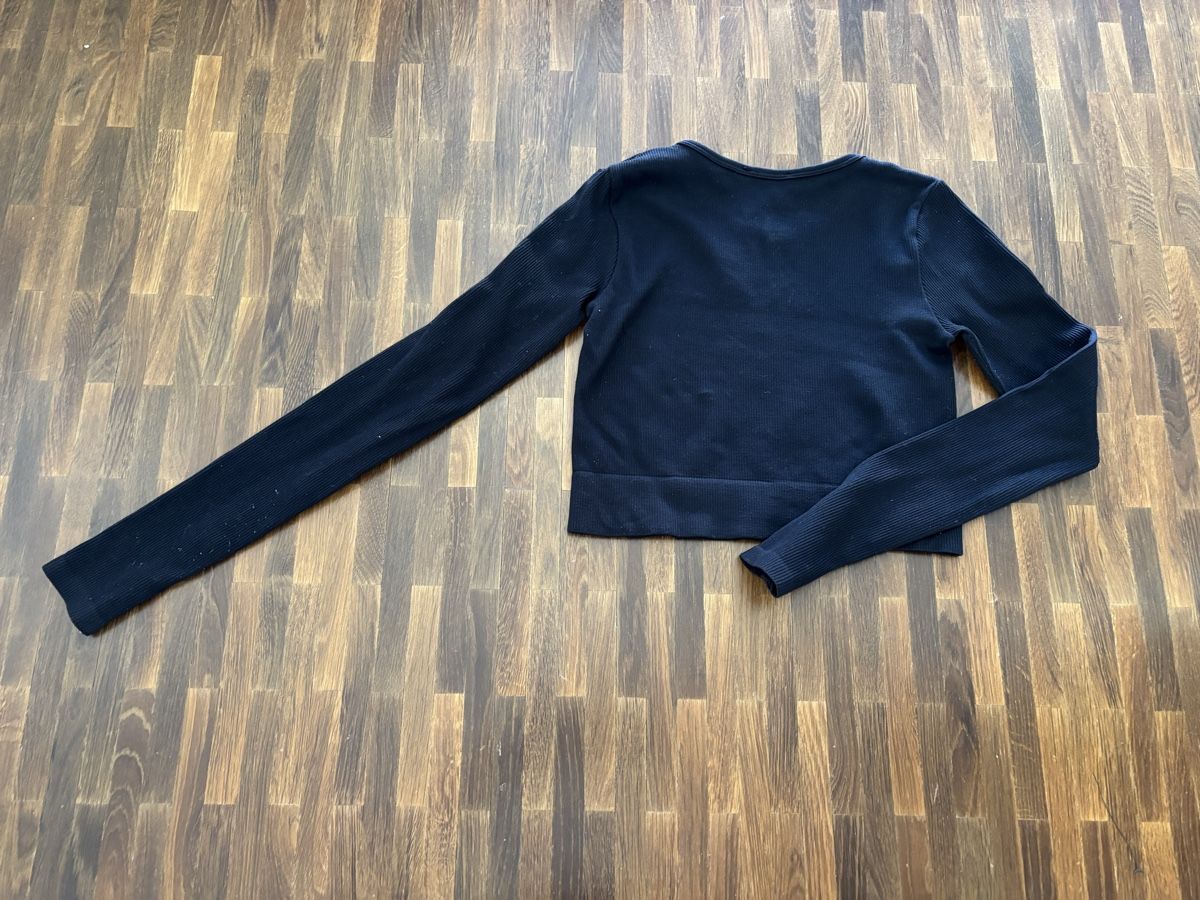 Tops: Pull & Bear Langarmshirt Crop Schwarz Grösse XS  – D'occasion à Hinwil par liviipivii 2