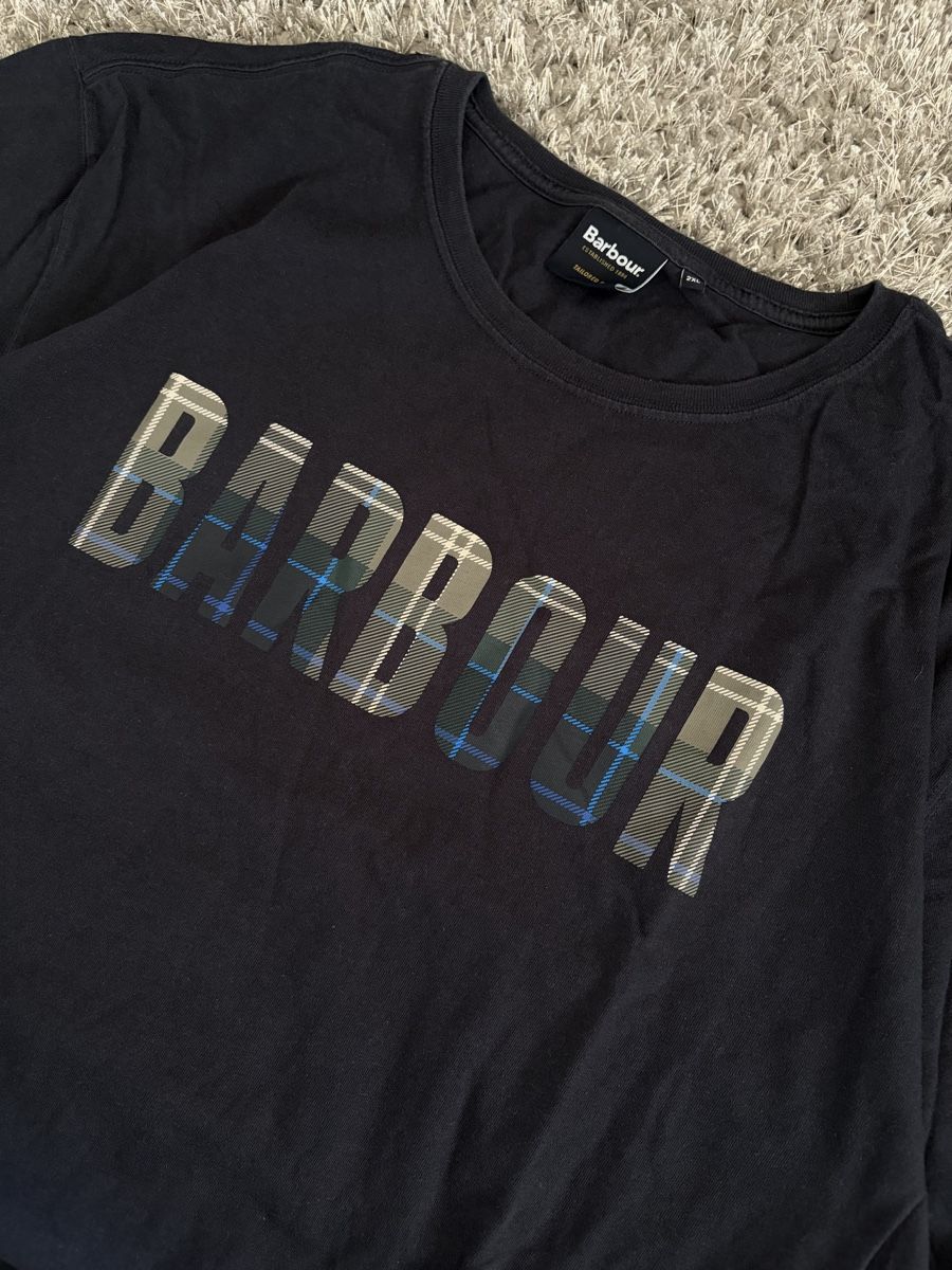 Barbour T-shirt: Barbour Navy Graphic T-Shirt  – Nuovo (secondo la descrizione) da Brislach venduto da edu_t6pq 1