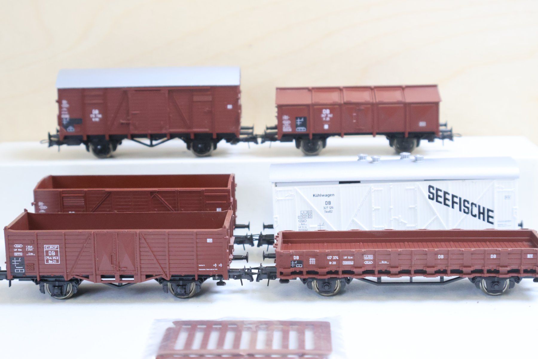 Roco Modelleisenbahnen: ROCO 6 x Güterwagen H0 - schönes Set – Gebraucht aus Winterthur von Monstera 6