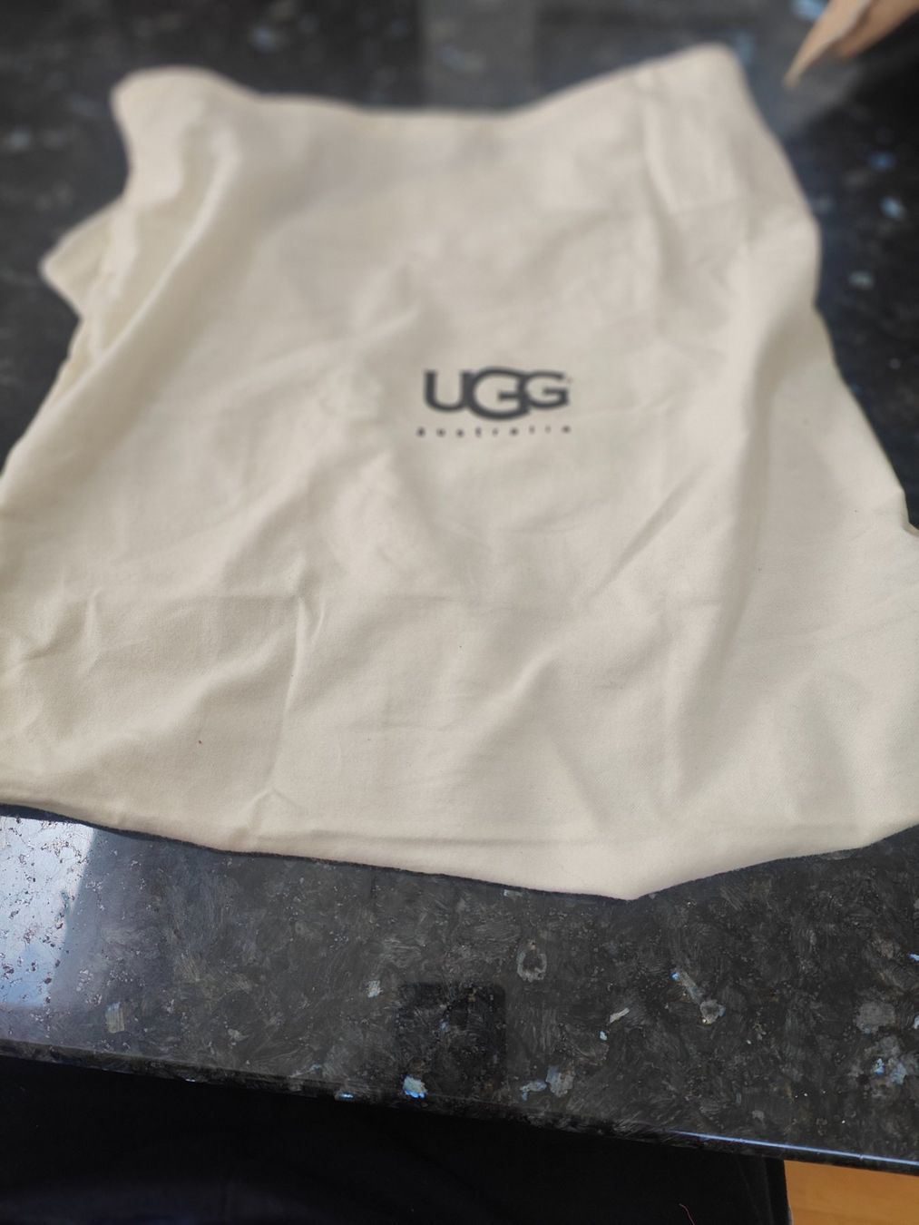 Sonstige Kleidung & Accessoires: Umhängetasche UGG – Neu (gemäss Beschreibung) aus Zürich von Mumpfi9 2