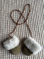 Baby Fäustlinge mit Lammfell grün neu