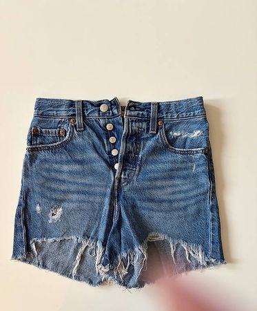 Short Levi's taille 25