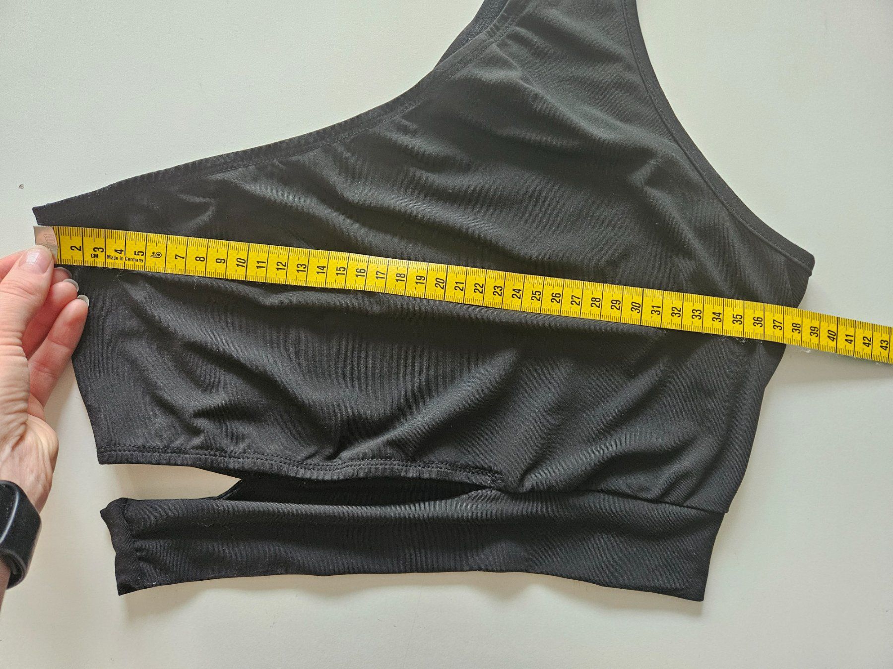 Shein Tops: One shoulder Gr.M schwarz von SHEIN – Gebraucht aus Schaffhausen von sabrina915 2
