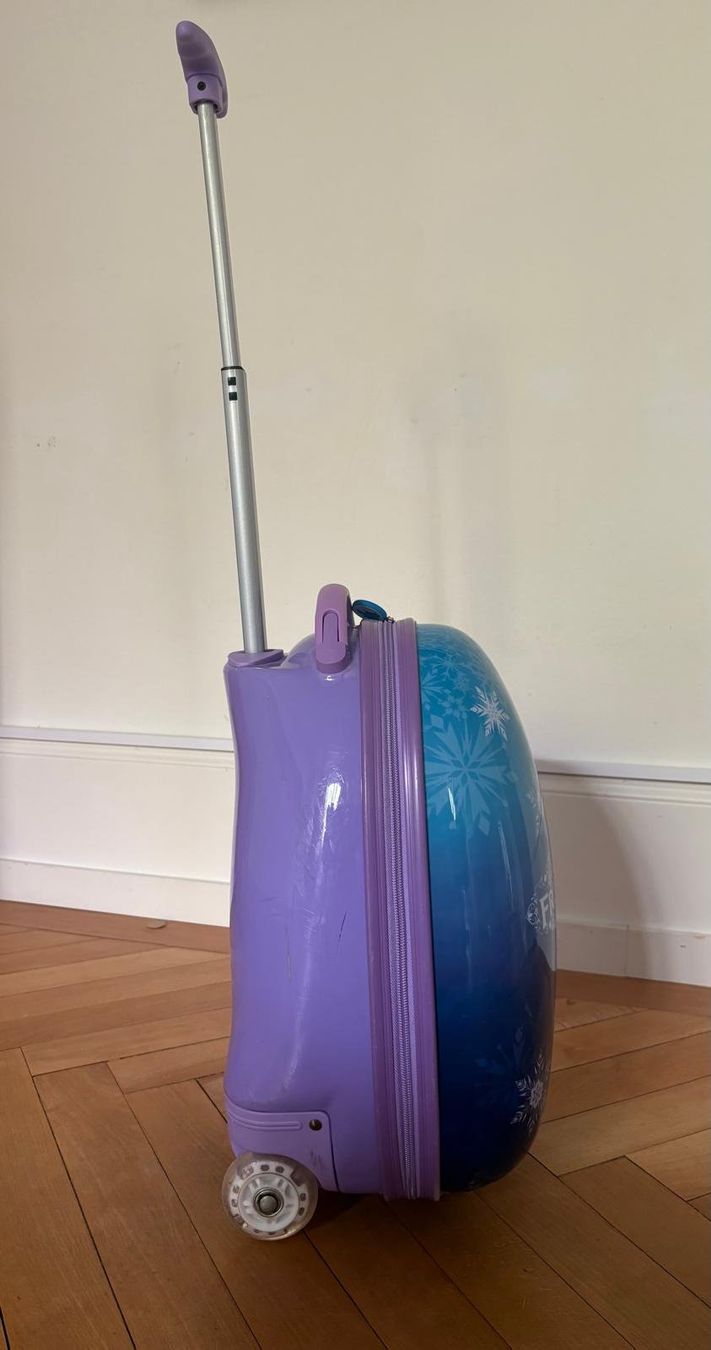 Sonstiges zu Aviatik: Frozen Kinder Trolley ab CHF 2.- – Gebraucht aus Luzern von Knick 1