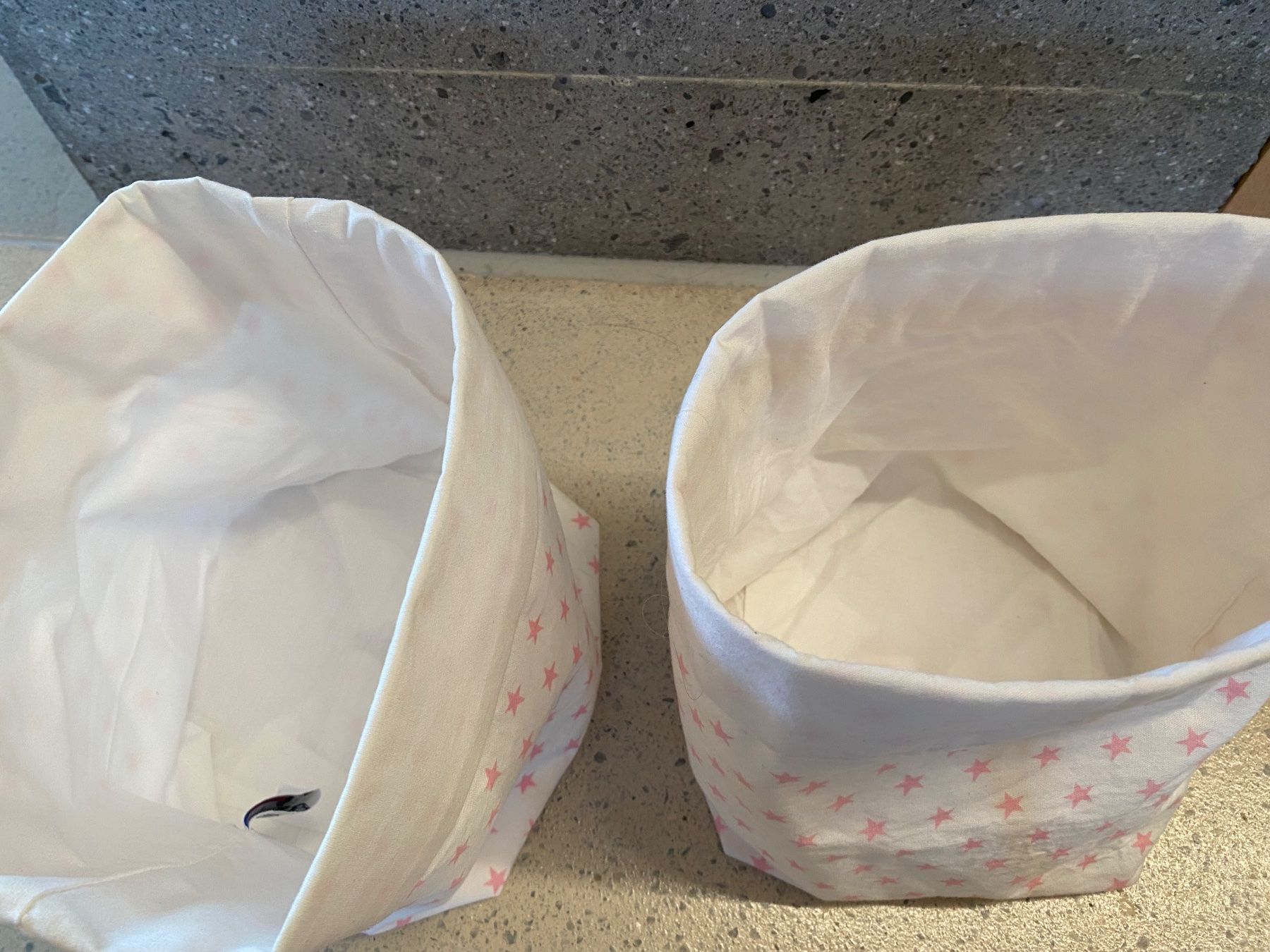 Altro per la casa: Suesse Stoffkoerbchen mit Sternenmuster, 2 Stueck – Usato da Alpnach Dorf venduto da Fengeli 1