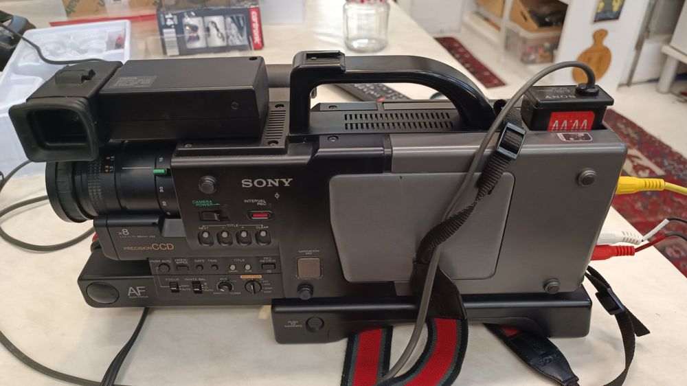 Videocámara Sony CCD-V200E Video 8 PRO de Segunda mano por 200 EUR en Córdoba | Wallapop