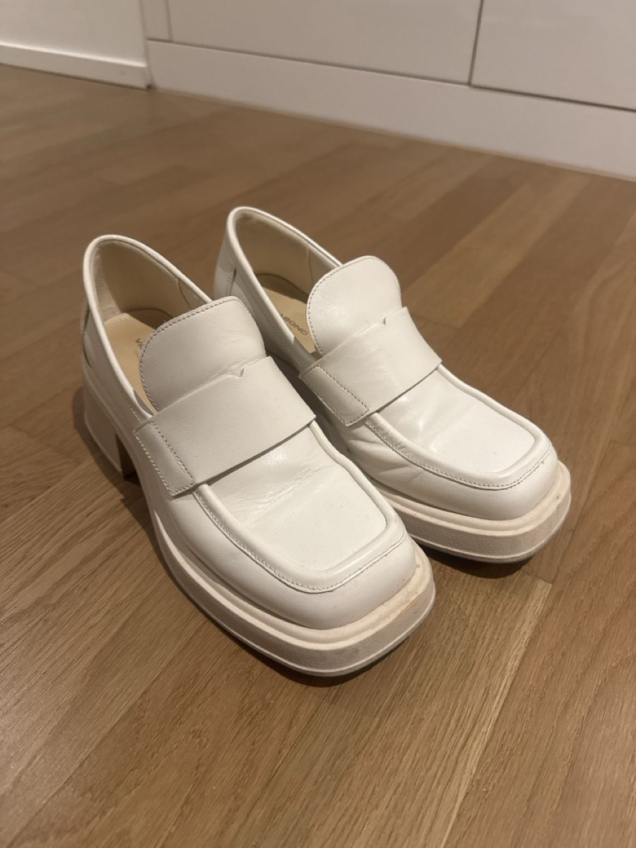 Scarpe da donna: Cream Loafers – Usato da Cham venduto da yoanadv