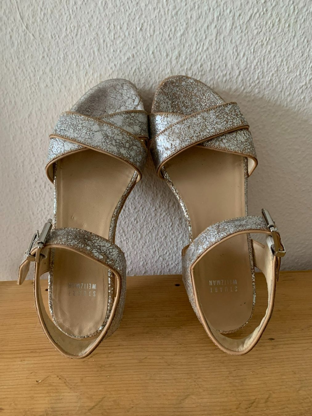 Stuart Weitzman Damenschuhe: STUART WEITZMAN: Silberfarbene Leder-Sandale, Kork-Sohle, 37 – Gebraucht aus Luzern von paulablue 2
