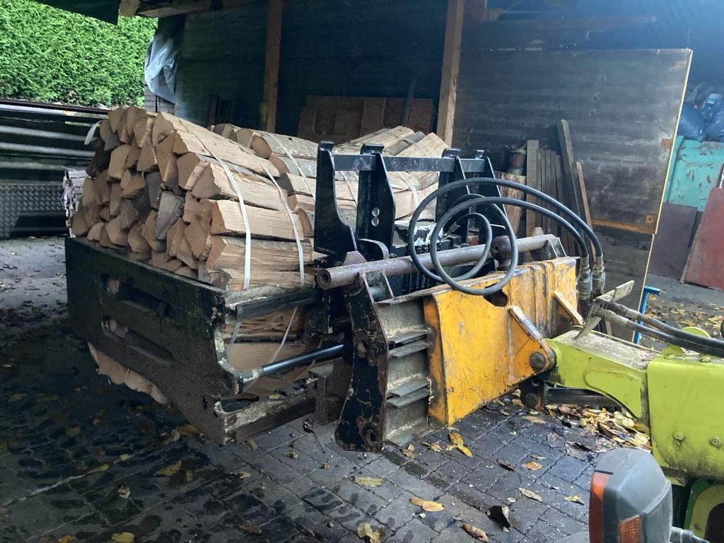 Greifer: Fagoteuse a bois et pince – Gebraucht aus Villarepos von  6