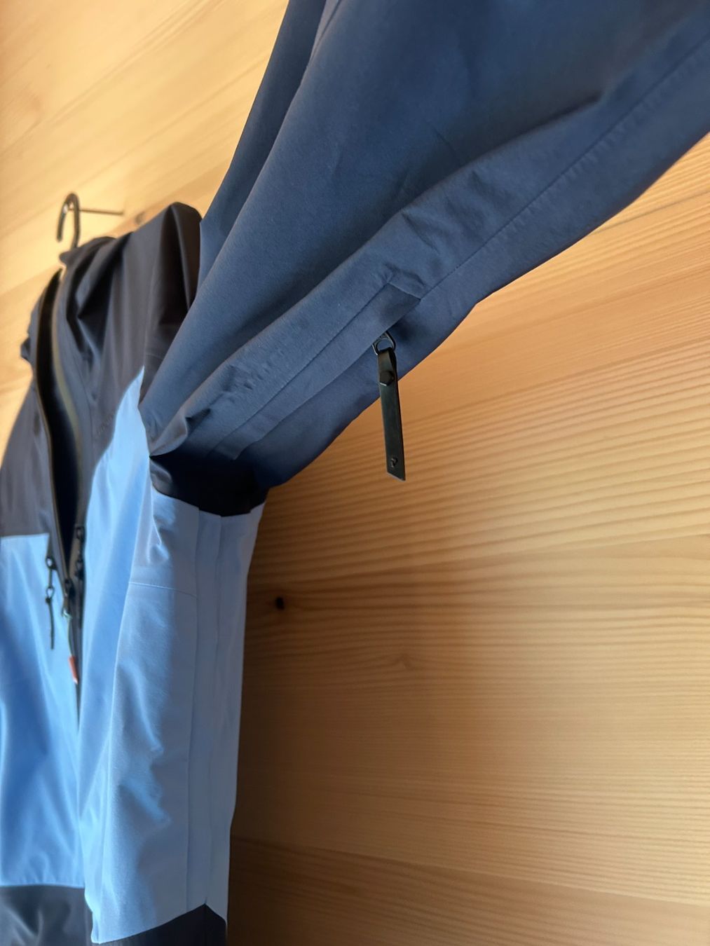 Peak Performance Jacken: Peak Performance Hardshelljacke – Gebraucht aus Appenzell Meister. von HolderioAI 1
