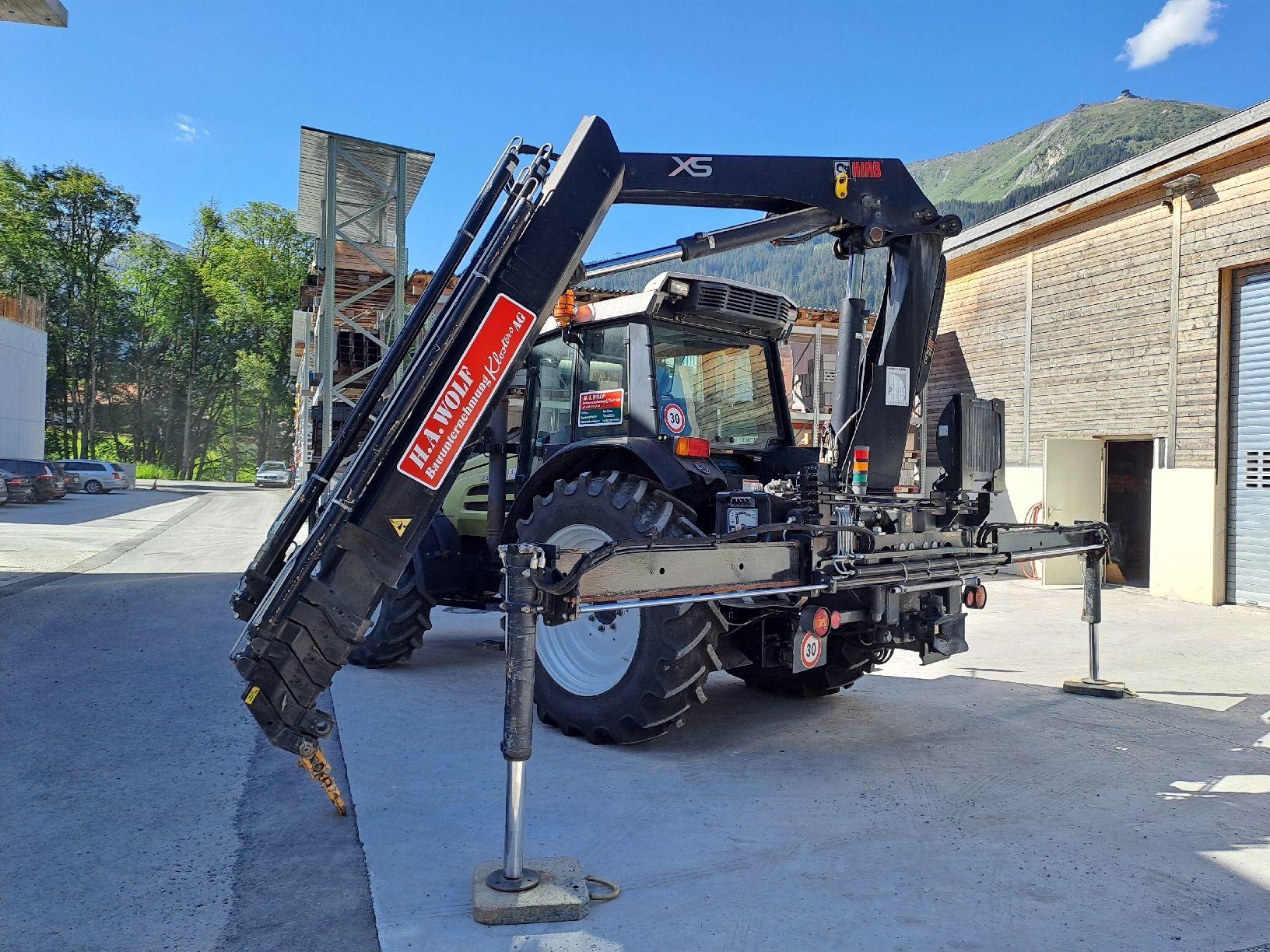 Trattori: Traktor Hürlimann XT 130 mit Hiab Kran – Usato da Klosters Dorf venduto da urs_r99w 3