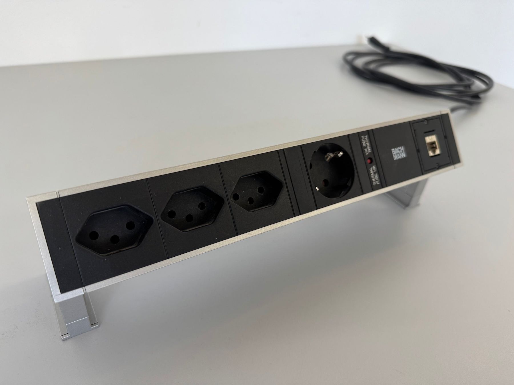 Alimentazione elettrica: Bachmann Mehrfachstecker Desk 2 – Usato da Schönenwerd venduto da mcofficeshop 5