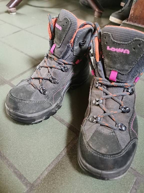 Lowa Scarpe per ragazzi: Lowa Wanderschuhe Gr29 Gortex – Usato da Riehen venduto da LaurJer