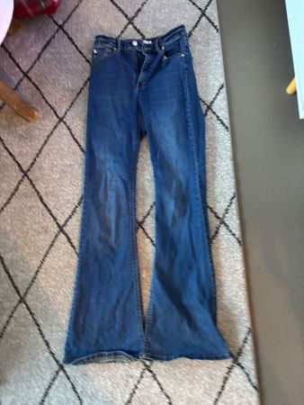 Jean évasé Pull and Bear bleu taille eur 38 état usé