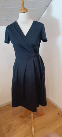 Kleid Windsor Wickeloptik Dunkelblau Grösse 36 neuwertig