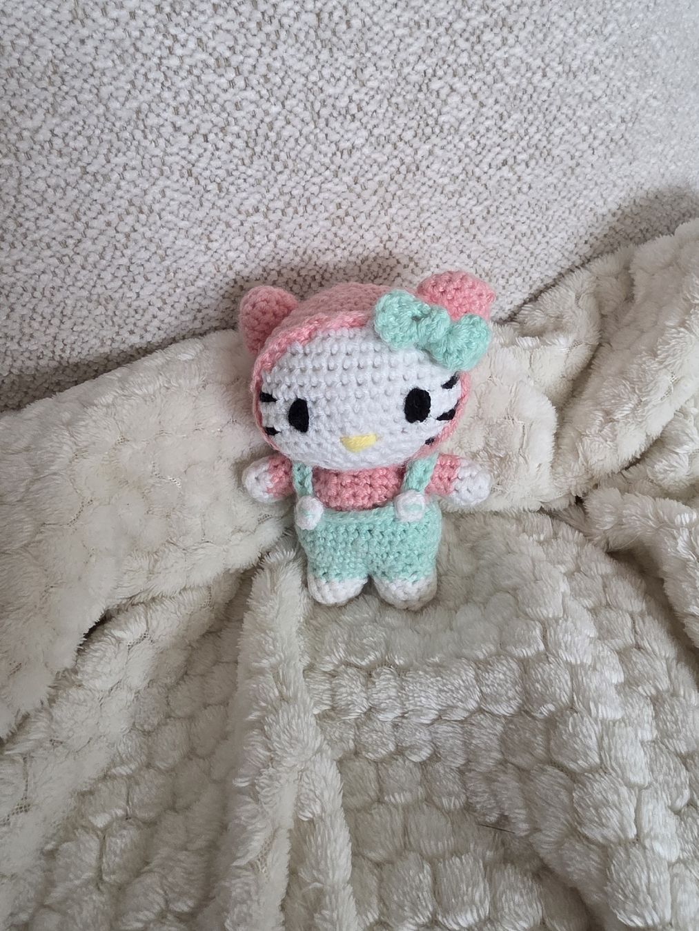 Jouets: Gehäkelte Hello Kitty – Neuf avec emballage d'origine à Zürich par TG014
