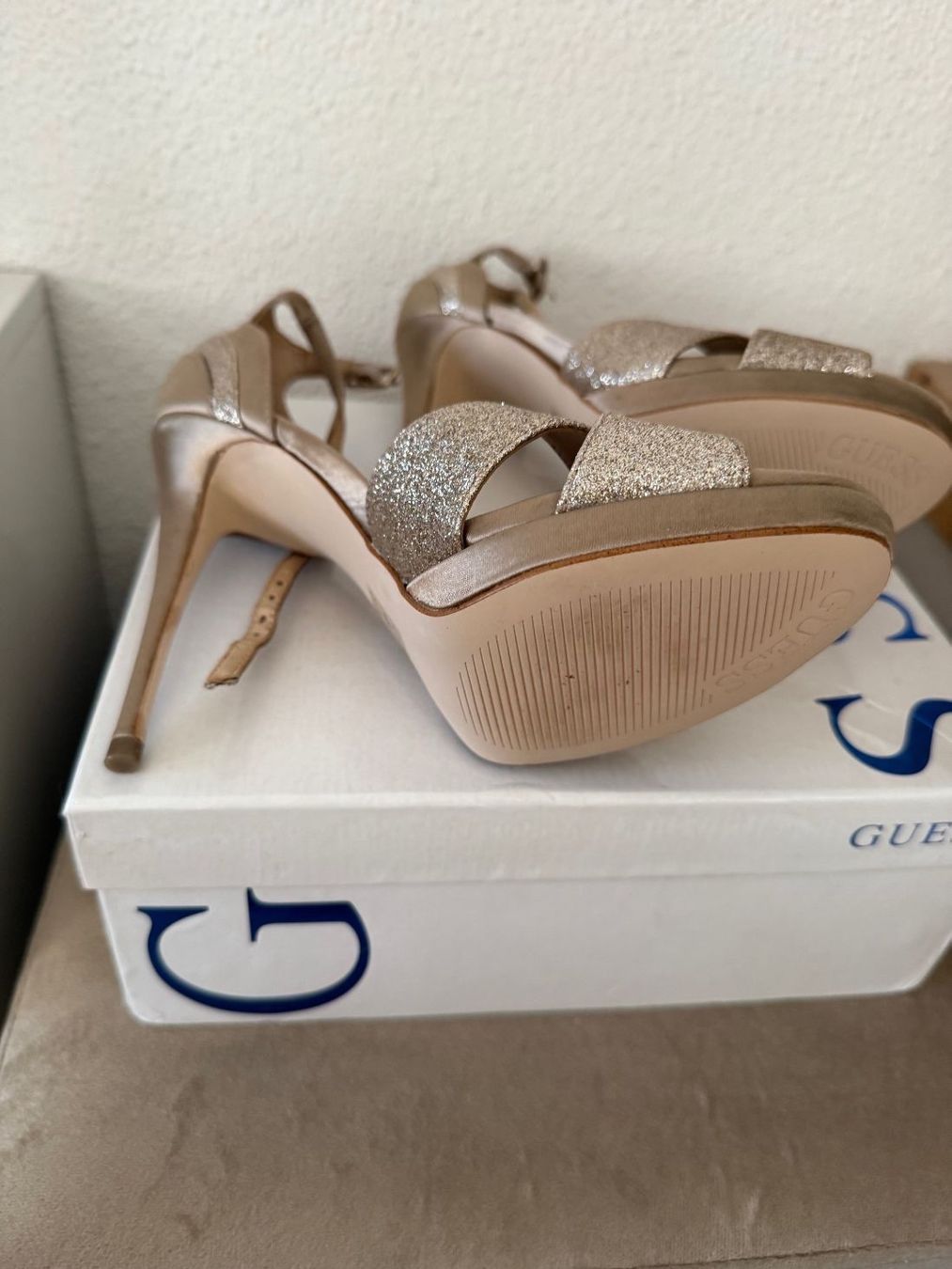 Scarpe da donna: Chaussures GUESS pointure 37 – Nuovo e nell'imballaggio originale da Confignon venduto da minos30 3