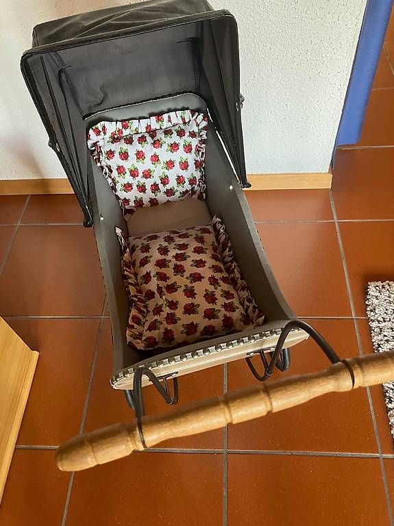 Carrozzine per bambole: wunderschöner restaurierter Puppenwagen – Usato da Hallwil venduto da rol_r9dr 1