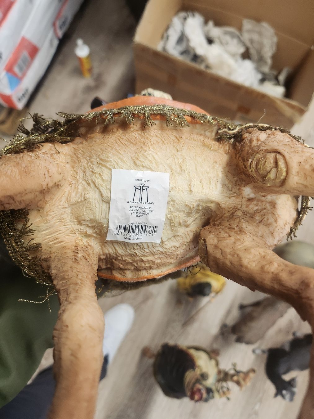 Tutte le decorazioni: Grosse Weihnachtskrippe mit Figuren und Tieren – Usato da Tuggen venduto da Zweitechanceboutique 3