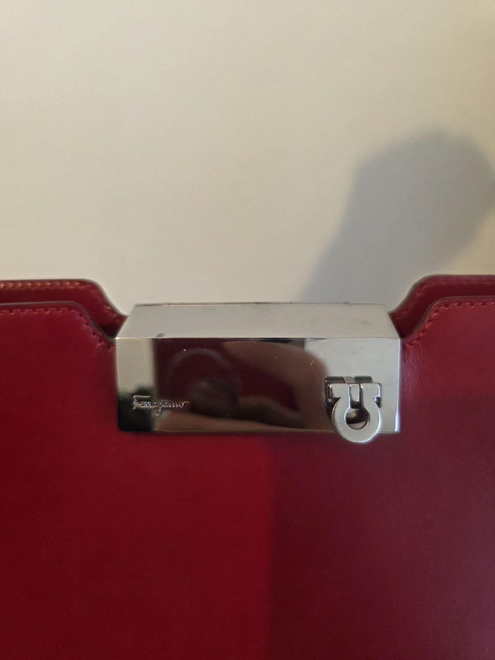 Salvatore Ferragamo Taschen für Damen: Salvatore Ferragamo Schultertasche – Gebraucht aus Luzern von juli.star 1