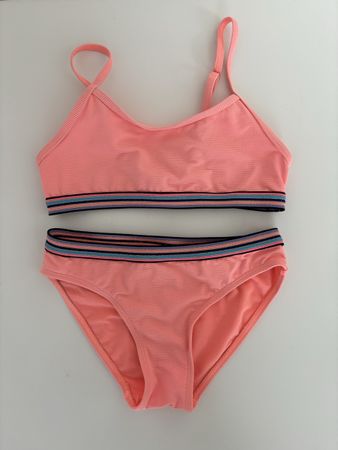 Maillot de bain 2 pièces corail, 8-9 ans.
